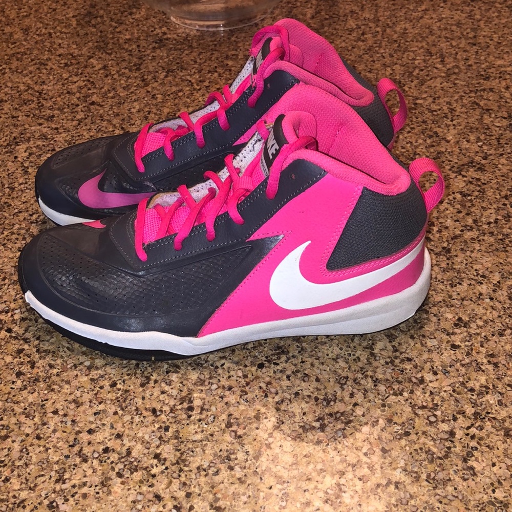 Nike team hustle D7 sneakers youth 5